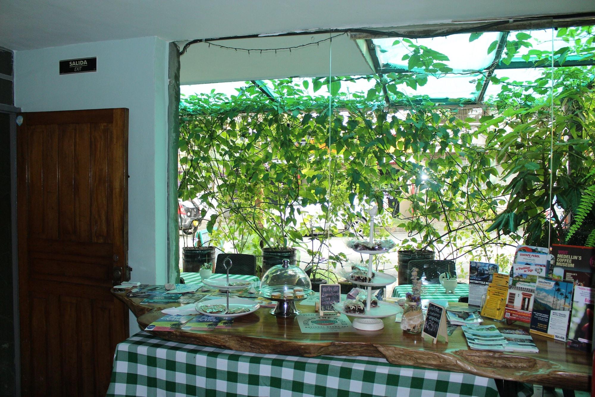 Casa Estación Hostal y Restaurante Medellín Exterior foto